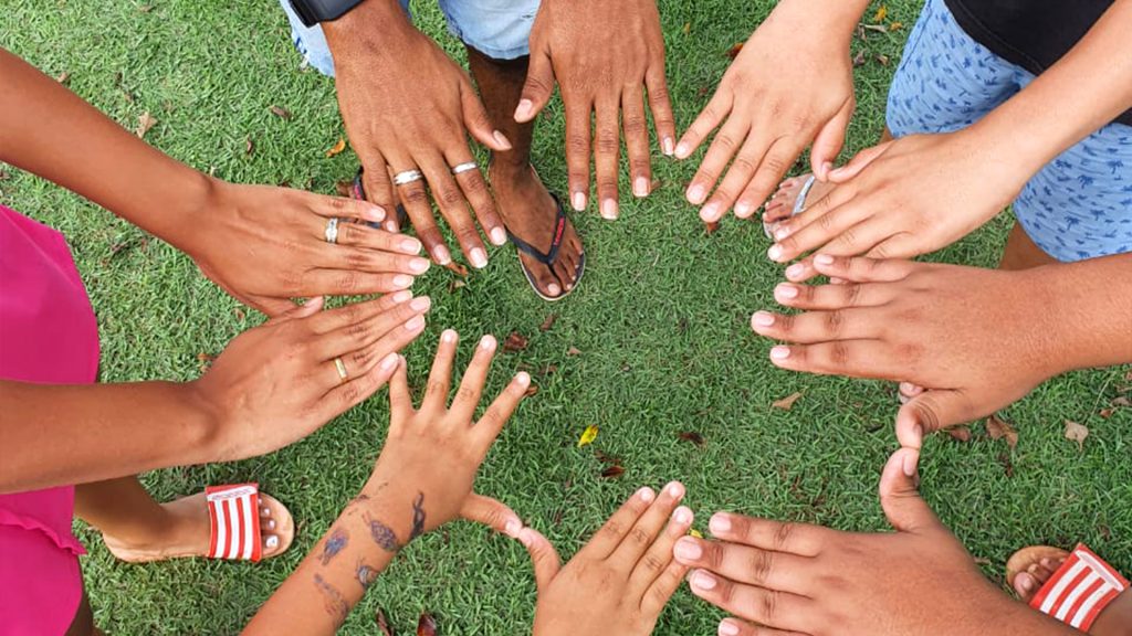 Amigo de Valor e Parceiro do Idoso incentivam clientes e empresas a destinarem parte do Imposto de Renda para fortalecer iniciativas que transformam vidas